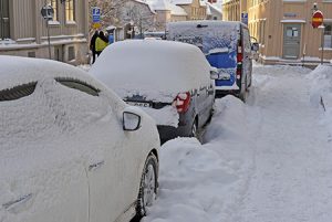 Insnöade bilar på Pölgatan
